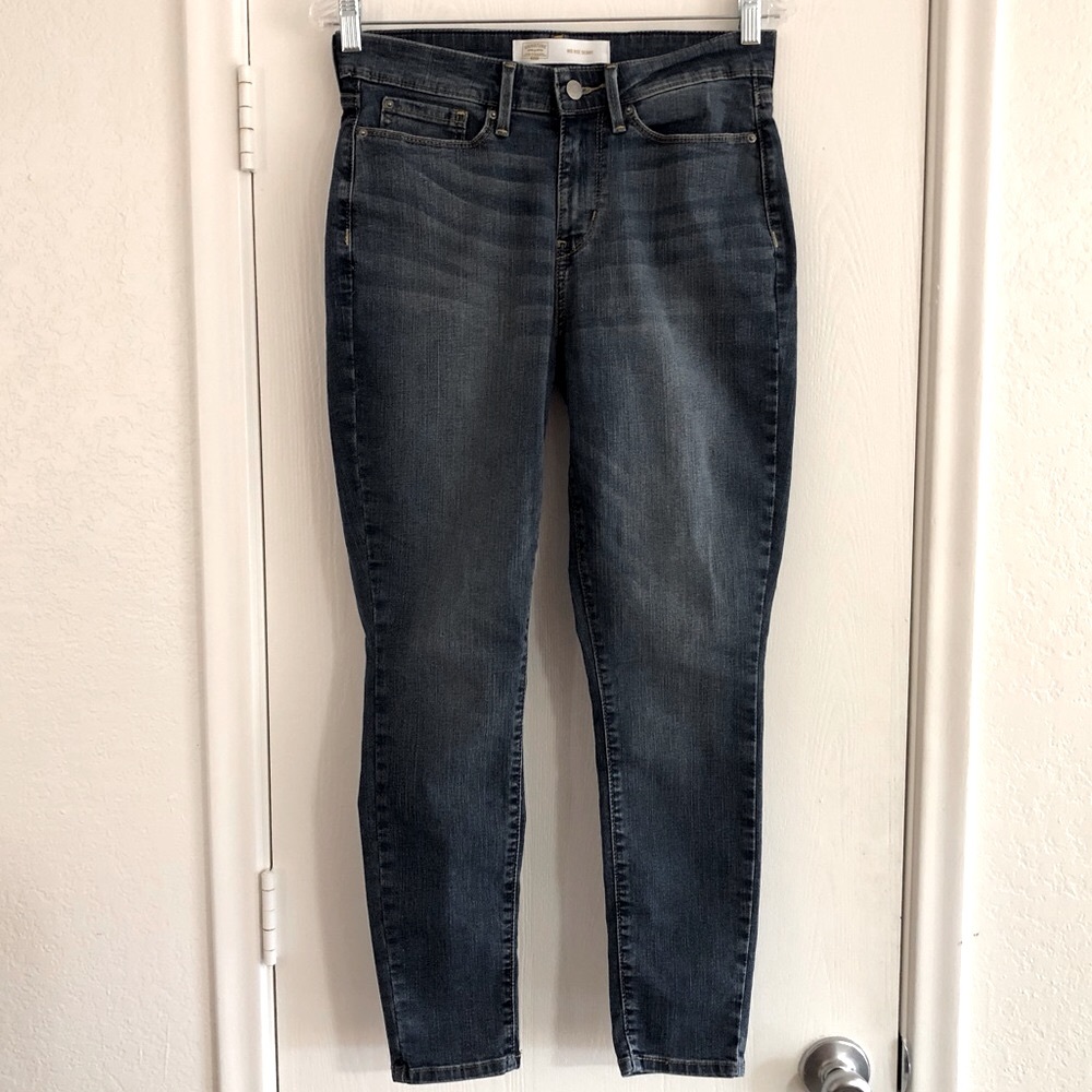 Like New Levi Strauss midrise skinny jeans